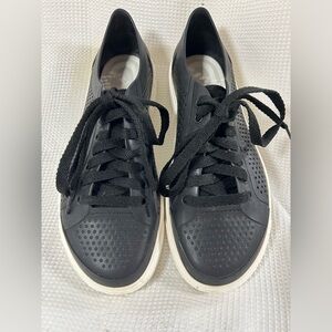 Black sneaker, crocs, laser, front